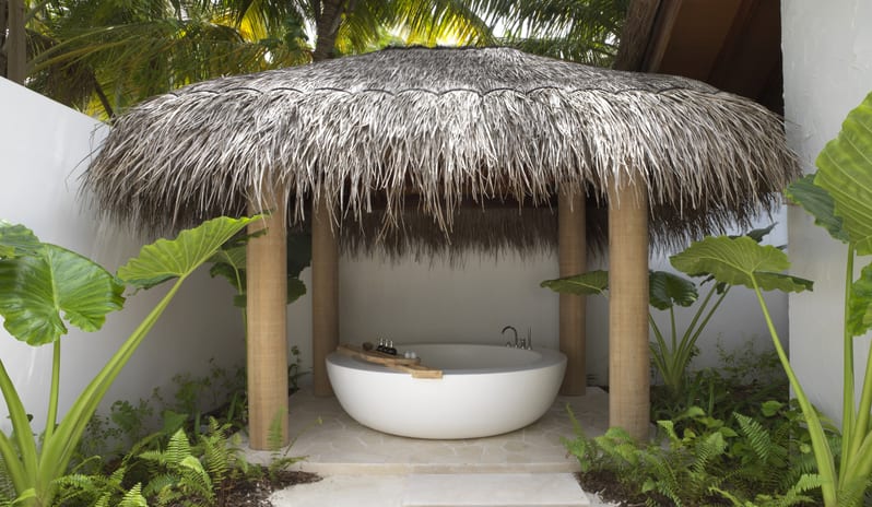 Fairmont Maldives Sirru Fen Fushi-BEACH SUNRISE VILLA BATHROOM_15634